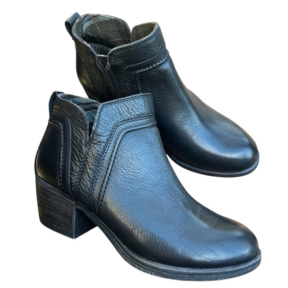ROCKPORT ANISA V CUT BLACK ANKLE BOOTIES  SIZE 6 - Picture 1 of 14